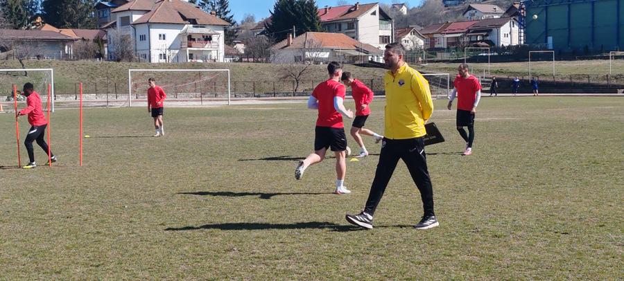 Vladislav Rosic, noul antrenor al lui FC Muscelul Câmpulung / foto: Facebook @MuscelTv Campulung După ce antrenorii străini au fost demiși, „lanterna roșie” a numit un tehnician-surpriză