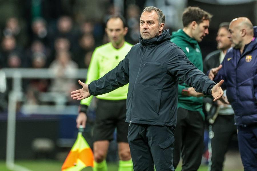 Antrenorul Hansi Flick e optimist în privința calificării Barcelonei în optimile de finală ale Ligii Campionilor / Foto: Imago Seria neagră a Barcelonei a ajuns la 11 luni! » „Laporta oferă mai mult spectacol decât trupa lui Hansi Flick”
