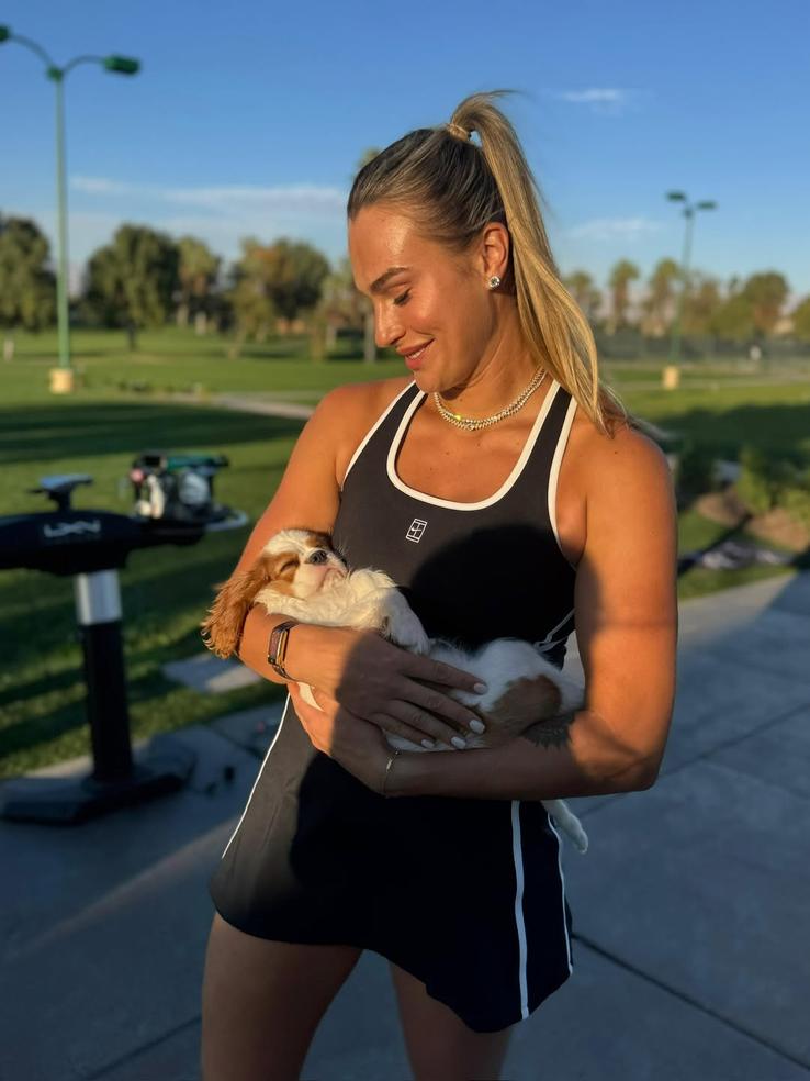 Aryna Sabalenka, alături de Ash, câinele ei/Foto: Instagram (Aryna Sabalenka)