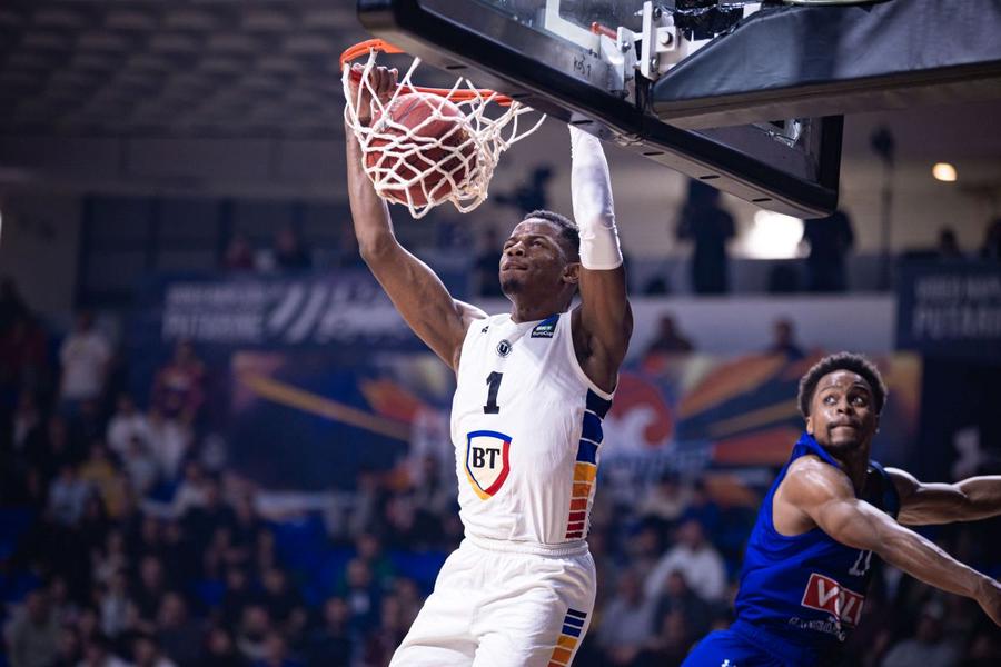 U-BT Cluj-Napoca s-a calificat în sferturile de finală ale EuroCup pentru al treilea sezon consecutiv/Foto: euroleaguebasketball.net Eroul lui U-BT Cluj-Napoca din „optimile” EuroCup și-a spus povestea pentru GSP: de la copilăria în Panama la evoluția excelentă în a doua ligă continentală