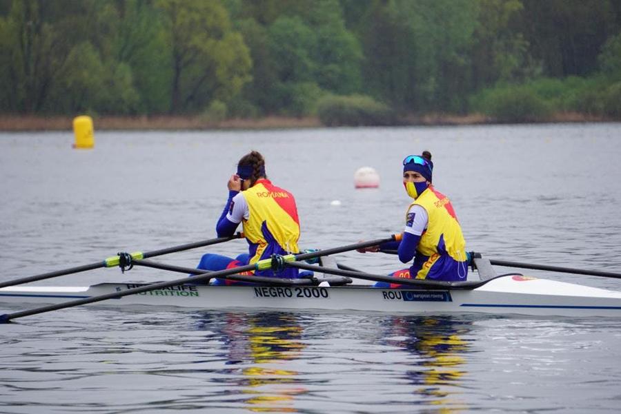Ancuţa Bodnar și Simona Radiş FOTO worldrowing.com Încă un succes la canotaj! Barca feminină de 8 plus 1 și-a apărat titlul continental pentru al cincilea an la rând
