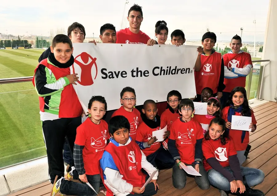Cristiano Ronaldo nu mai este ambasadorul Fundației „Salvați copiii” Repercusiuni pentru Ronaldo după ce i-a spart telefonul unui copil » S-au dezis de starul lui Manchester United
