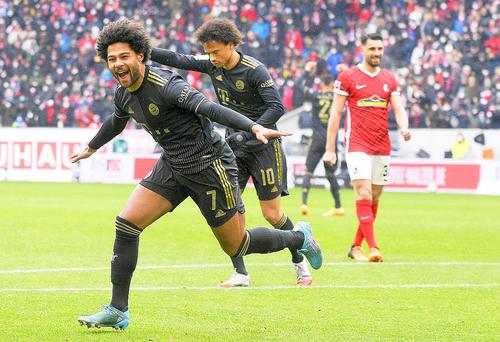 Serge Gnabry și Leroy Sane au devenit o problemă pentru antrenorul lui Bayern Munchen, foto: Imago
