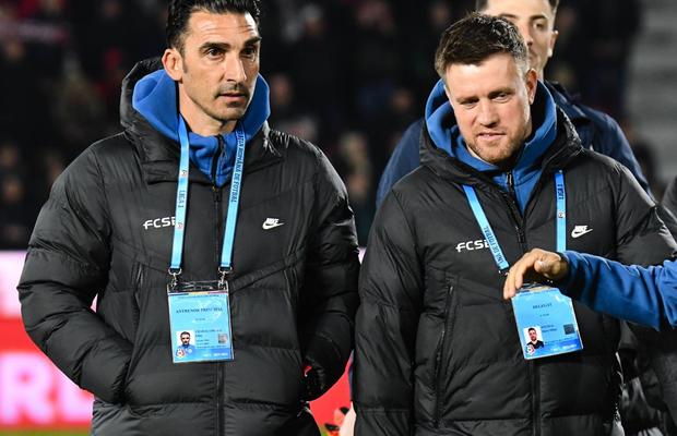 „De ce s-ar pricepe Mihai Pintilii mai bine?” » Charalambous l-a înfruntat pe Becali! Decizia de ultimă oră a patronului FCSB: noua ordine de pe bancă