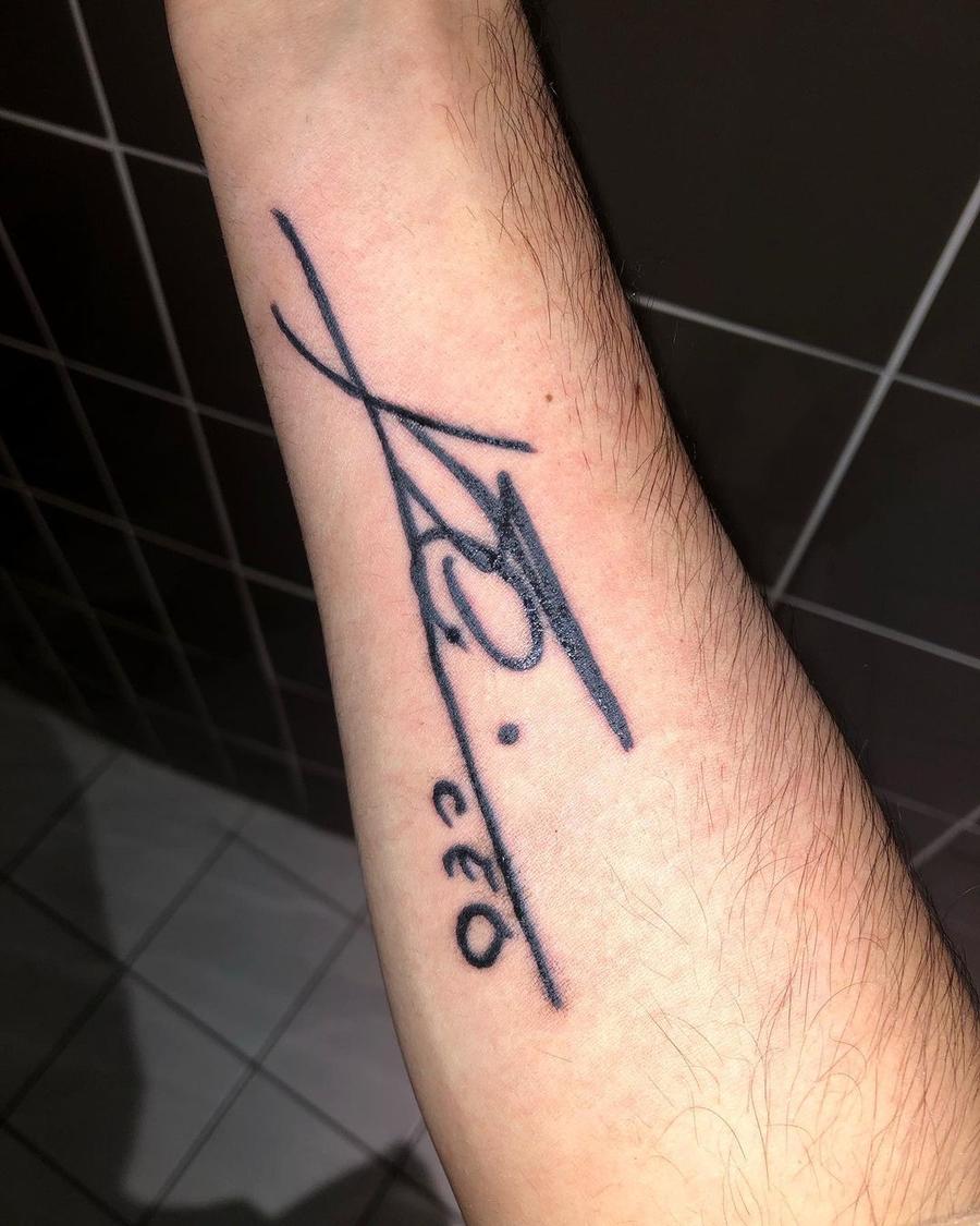 Tatuajul făcut de tânăr Incredibila poveste a fanului care a stat 10 ore în fața casei lui Messi din Paris: „Am aflat zona de la un frizer”