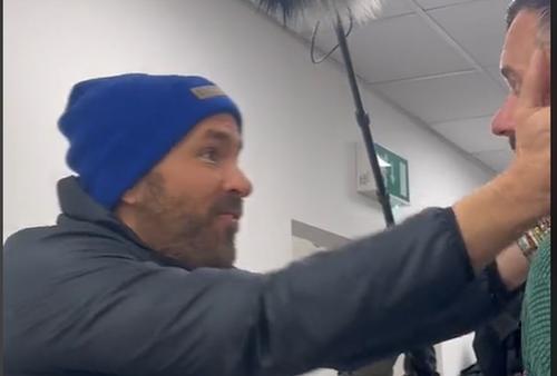 Actorul Ryan Reynolds și portarul Ben Foster au purtat un dialog savuros la finalul meciului pe care formația lor, Wrexham, l-a câștigat contra lui Notts County, scor 3-2.