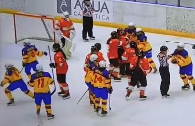 Bătaie generală cu crosele în timpul meciului de hochei feminin România - Bulgaria, din Campionatul Mondial » Sancțiuni-record dictate de arbitră