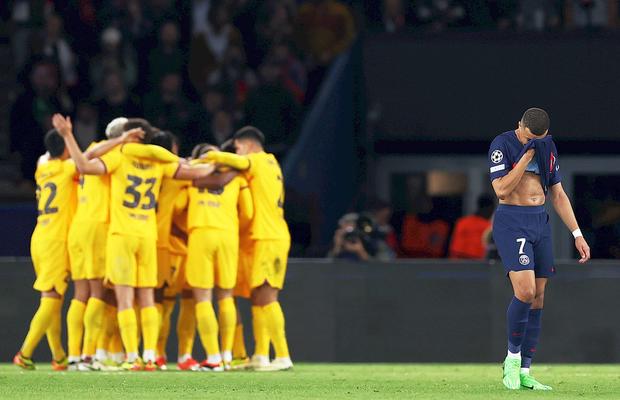 L'Equipe n-a avut milă de vedetele PSG-ului, în frunte cu Mbappe: „Legat de picioare, nu s-a desprins de Kounde și Araujo!”