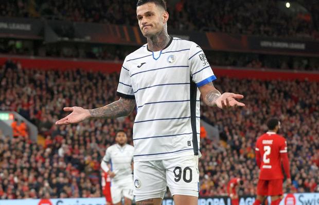 Nu trage, dom' Scamacca! » Liverpool, spulberată pe Anfield în „sferturile” Europa League. Toate rezultatele serii