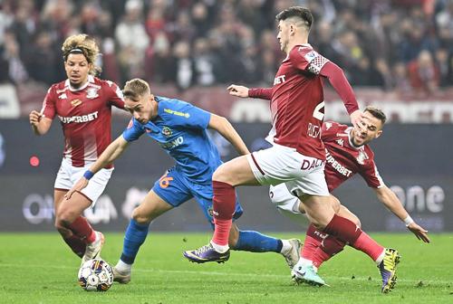 Mihai Lixandru, în albastru, în Rapid - FCSB 4-0 // foto: Imago Images