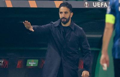 Dezminte că ar pleca în vară pentru a fi managerul lui Liverpool. „Vă rog să opriți această poveste!”
