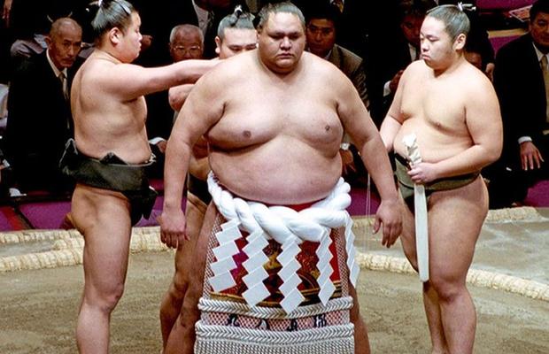 A murit Akebono, primul campion de sumo născut în afara Japoniei