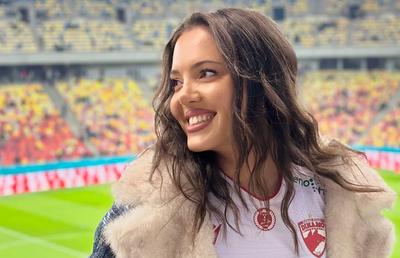 „M-a luat cu călduri! Ce-mi faci!” » „Cea mai frumoasă dinamovistă” are o poziție-cheie în club: „Dacă știu primul «11»? Hai să vedem!”. Ce spune că nu va face „niciodată” la Dinamo