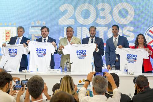 Alejandro Dominguez, al doilea de la stânga la dreapta // foto: Guliver/gettyimages