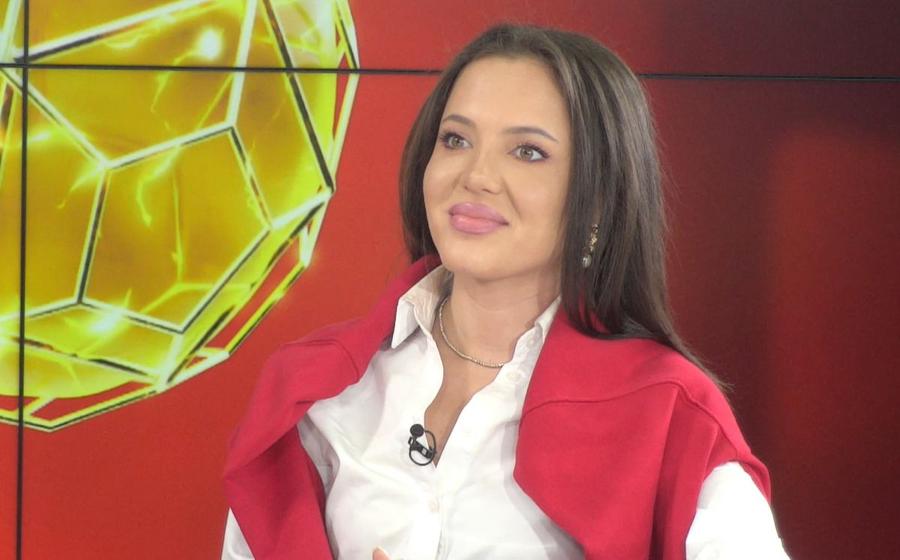 „M-a luat cu călduri! Ce-mi faci!” » „Cea mai frumoasă dinamovistă” are o poziție-cheie în club: „Dacă știu primul «11»? Hai să vedem!”. Ce spune că nu va face „niciodată” la Dinamo