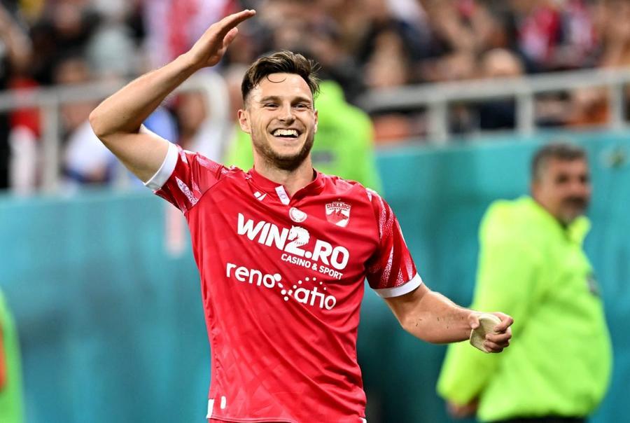 1,2 milioane de euro e cota de piață a lui Politic, conform Transfermarkt Pe cine „dă afară” Dennis Politic de la FCSB: 3 fotbaliști sacrificați?