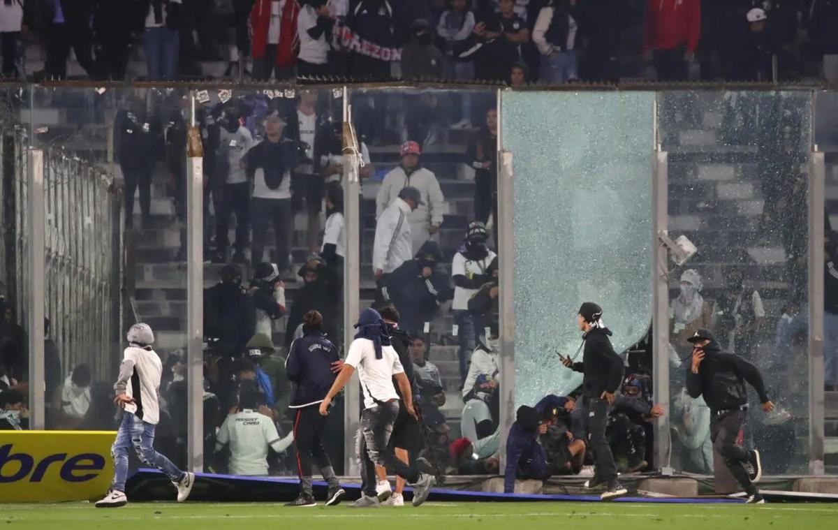 Incidente grave la meciul Colo Colo - Fortaleza de la Santiago de Chile, soldate cu cel puțin doi morți
