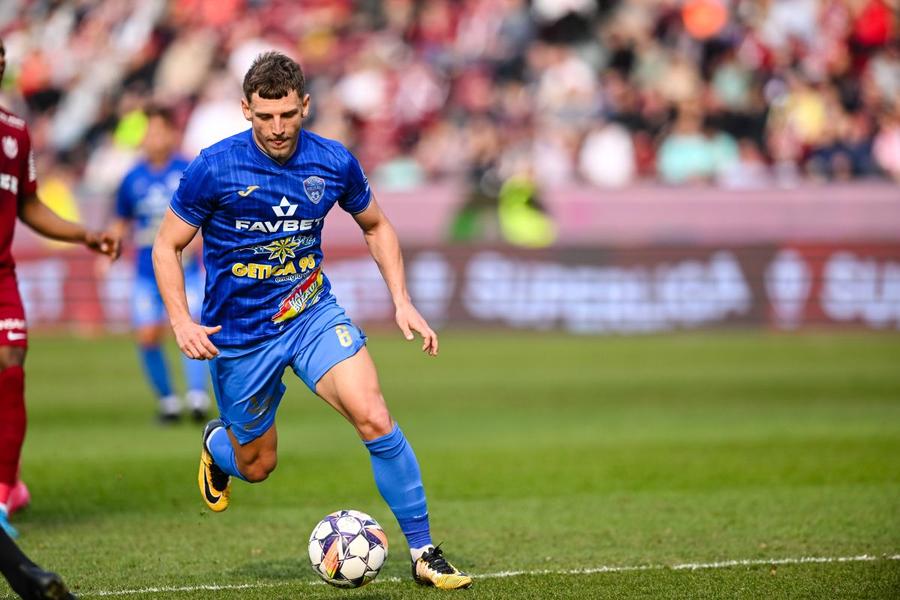 Fotbalistul din Superliga pe care s-au bătut Rapid și Craiova a ales o altă echipă! Semnează pe un salariu de 20.000 de euro net lunar