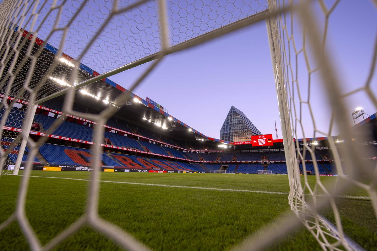Dezastru pe un stadion celebru! Incendiu în vestiar, flăcările au distrus tricouri și ghete