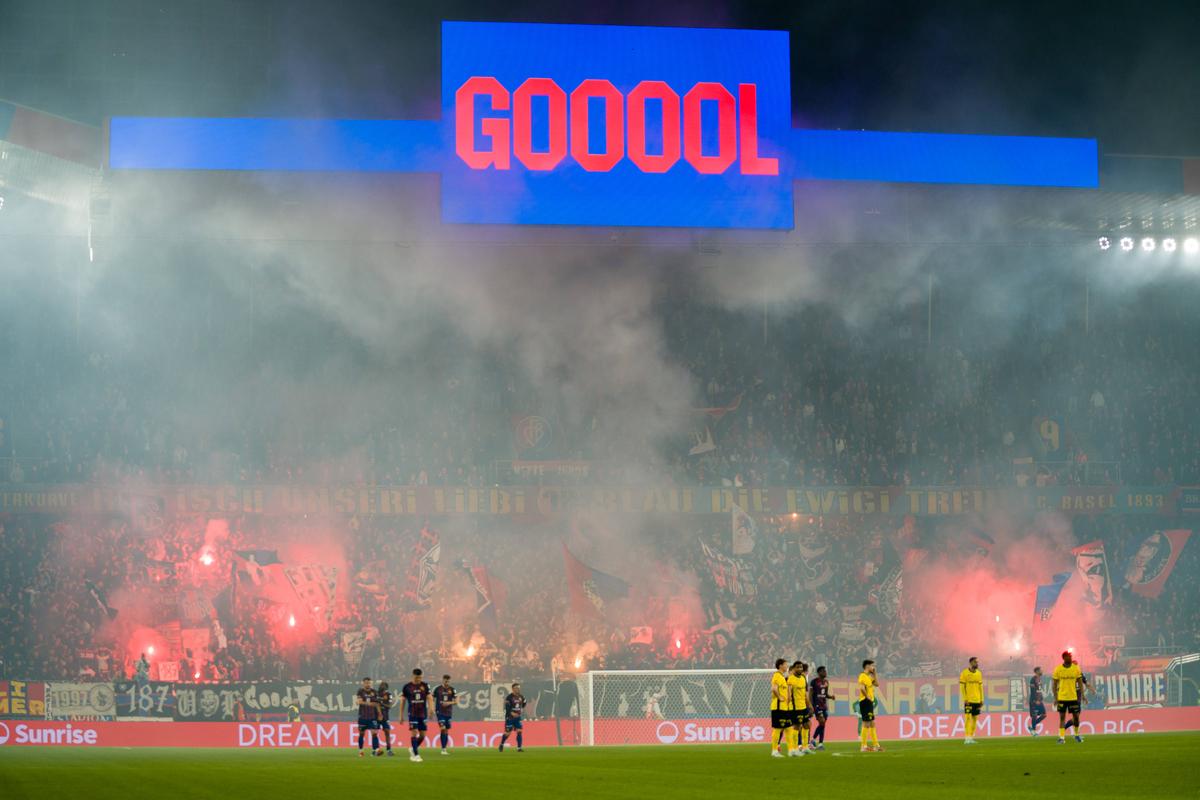Dezastru pe un stadion celebru! Incendiu în vestiar, flăcările au distrus tricouri și ghete