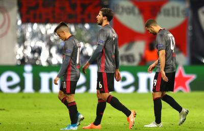 Opt jucători testați pozitiv cu COVID-19 în Portugalia » Infecția o afectează și pe Benfica!
