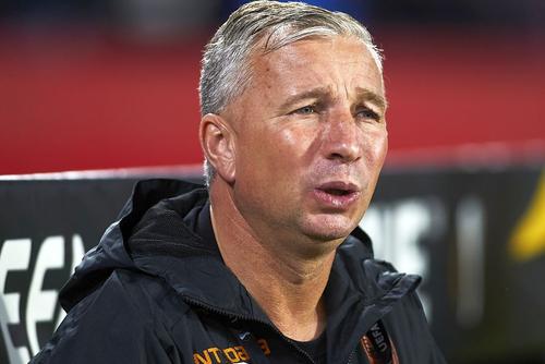 Dan Petrescu a fost atacat de Alin Minteuan. foto: Guliver/Getty Images