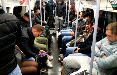VIDEO Haos în metroul din Londra, după ce Boris Johnson a permis revenirea oamenilor la muncă