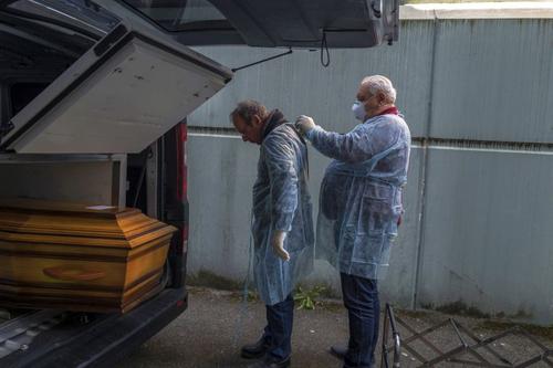 În martie 2020 au murit, la nivelul țării, cu 298 de oameni mai puțin decât în martie 2019. foto: Guliver/Getty Images