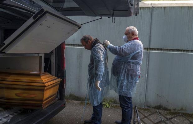 COVID-19. Institutul Național de Statistică: mai puține decese în România în martie 2020 decât în martie 2019