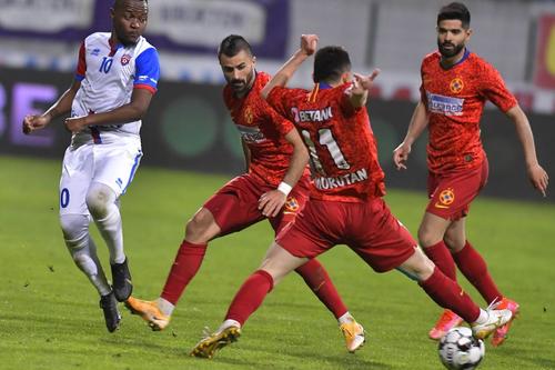 Ionuț Vînă (primul din dreapta), FCSB // foto: Imago