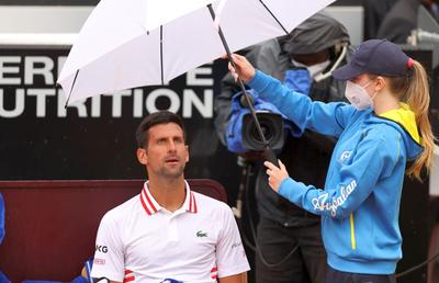 Novak Djokovic, criză de nervi la Roma: „Cât mai vrei să jucăm? Te-am întrebat de 3 ori!”