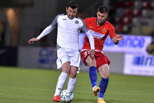 Raul Rusescu, în FCSB - Academica Clinceni // foto: Imago
