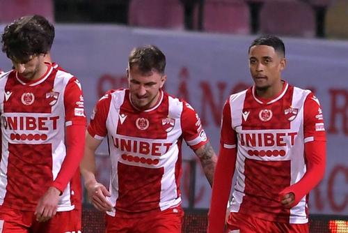 Dinamo și Astra sunt la egalitate la pauză, 0-0, în manșa retur a semifinalelor Cupei României. Florin Bratu, fostul antrenor al „câinilor”, nu e mulțumit de prestația echipei din primul act.
