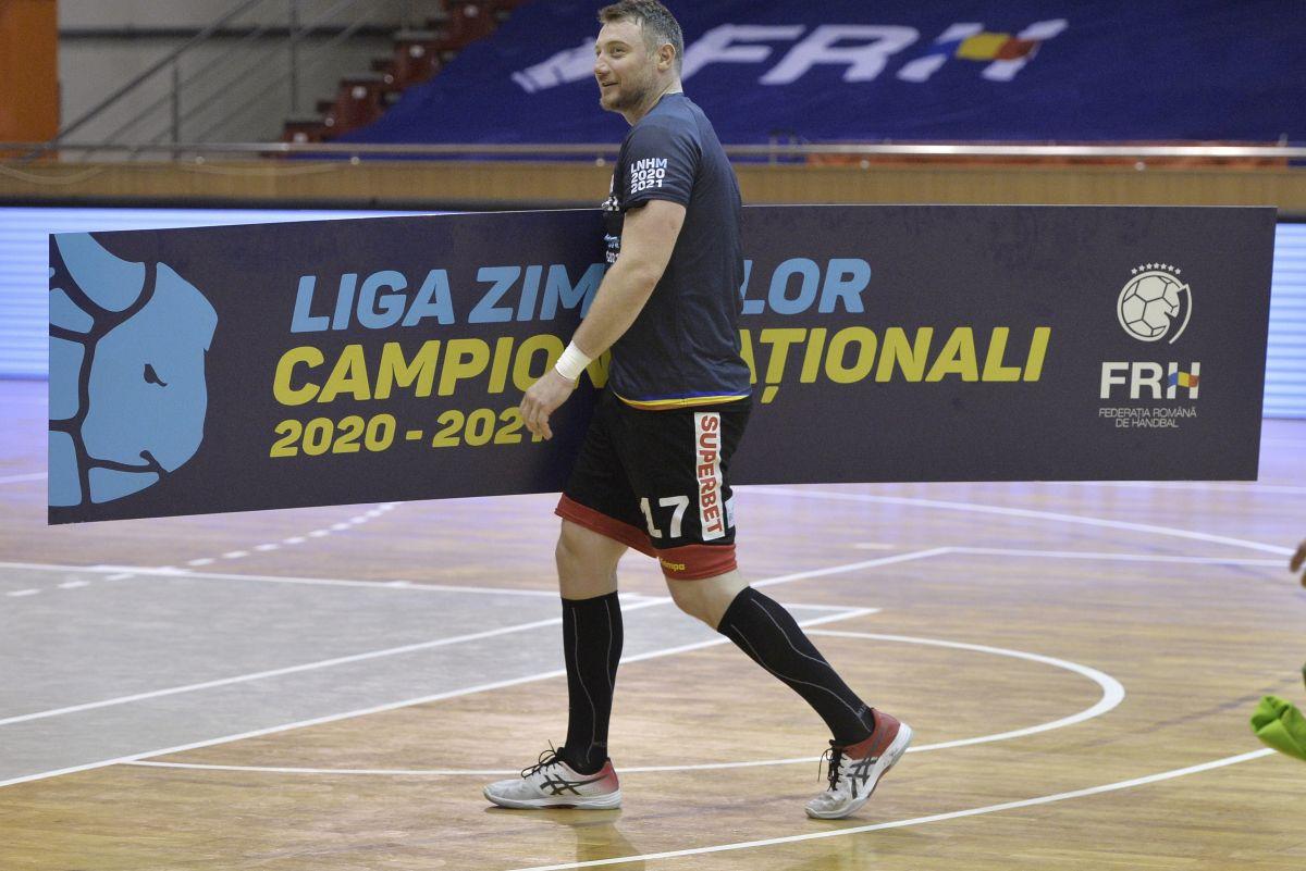 Campioni de rasă » Dinamoviștii au primit tricourile de campioni după un succes în fața marii rivale, Steaua, scor 27-24
