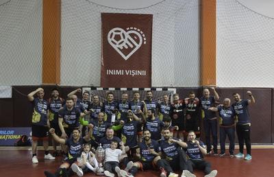 Campioni de rasă » Dinamoviștii au primit tricourile de campioni după un succes în fața marii rivale, Steaua, scor 27-24