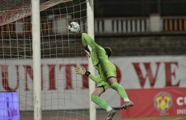 Așa a vrut să dea? Eurogol în Dinamo - Astra!