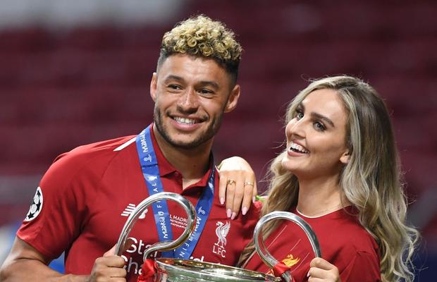 Un jucător al lui Liverpool, în culmea fericirii! A primit cel mai frumos dar de la iubită
