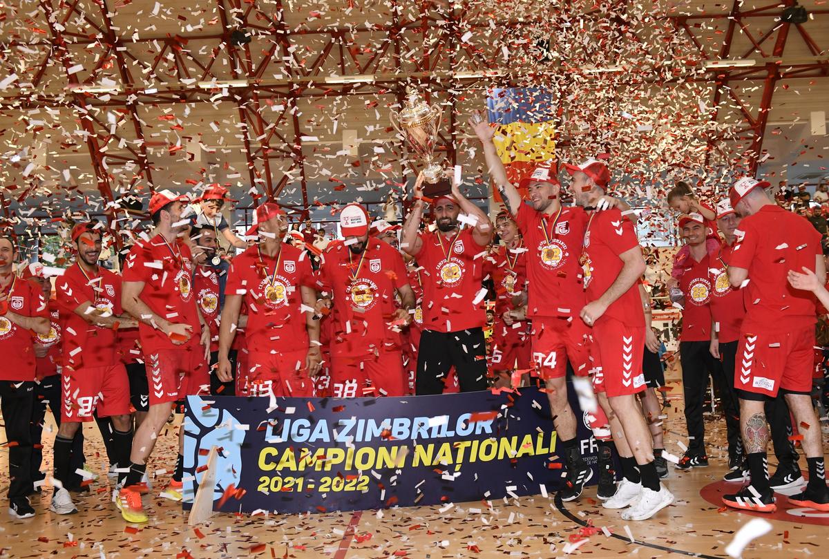 Dinamo a sărbătorit titlul cu o victorie clară în fața rivalei Steaua