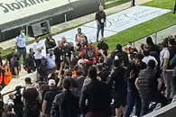 Răzvan Lucescu, în mijlocul ultrașilor lui PAOK, după eșecul cu rivala Aris » De unde a pornit scandalul: „Nu accept să îmi înjure familia”