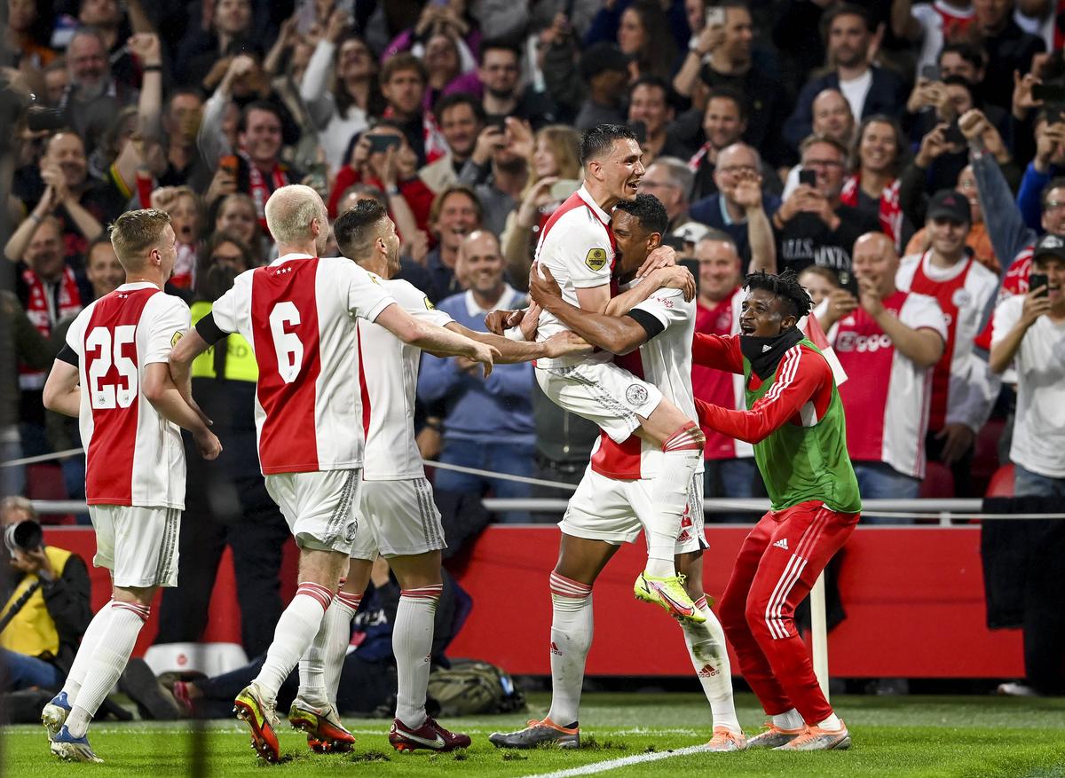 Ajax - Heerenveen 5-0, „lăncierii” sunt noii campioni ai Olandei