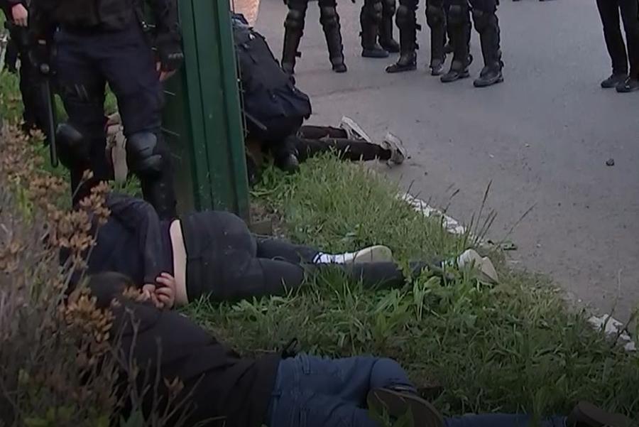 FOTO: Antena Sport Au apărut imaginile: bătaie ca în „Green Street Hooligans” la Oțelul - Dinamo » Urmările evenimentelor reprobabile