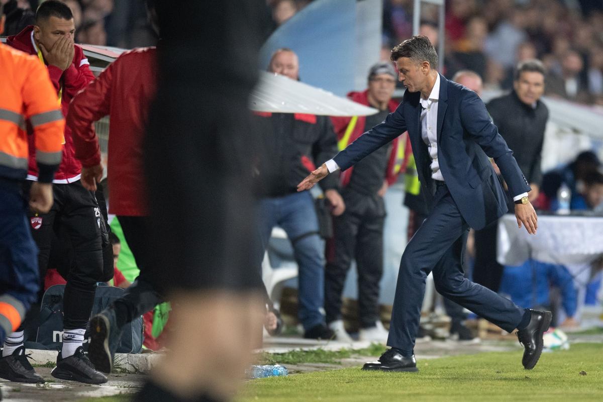 Burcă nu renunță la promovare și a început derby-ul cu Steaua: „A fost acea regie, prezența ei nu se justifică!”