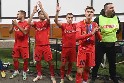 Boban Nikolov, Răzvan Oaidă, Sorin Șerban, Denis Haruț și Eduard Radaslavescu sunt doar cu numele la FCSB. Cei 5 abia mai prind banca de rezerve, acolo unde și rămân de cele mai multe ori până la finalul partidelor.