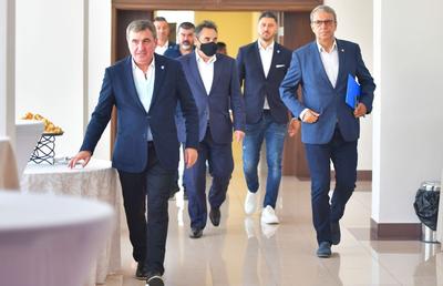 Farul denunță „jocurile” celor de la FCSB » Atacantul liderului, motiv de discordie: „Au început deja, zic că îl vor. Lucrurile trebuie sancționate”