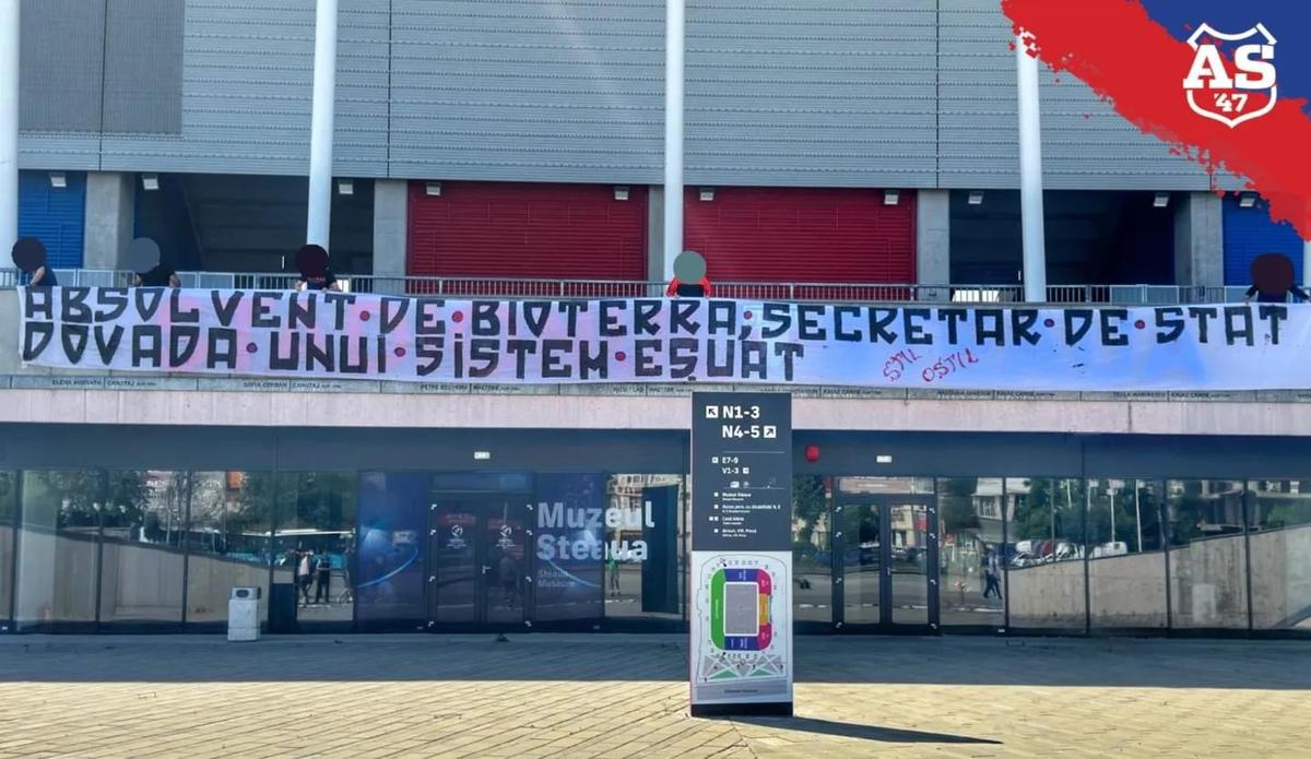Suporterii CSA Steaua, protest împotriva lui Gigi Becali și PSD
