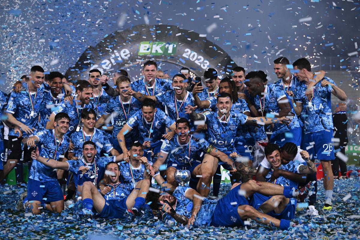 Fără licență PRO, Cesc Fabregas i-a promovat la primul lui sezon în antrenorat » A recurs la o strategie întâlnită des în Superliga