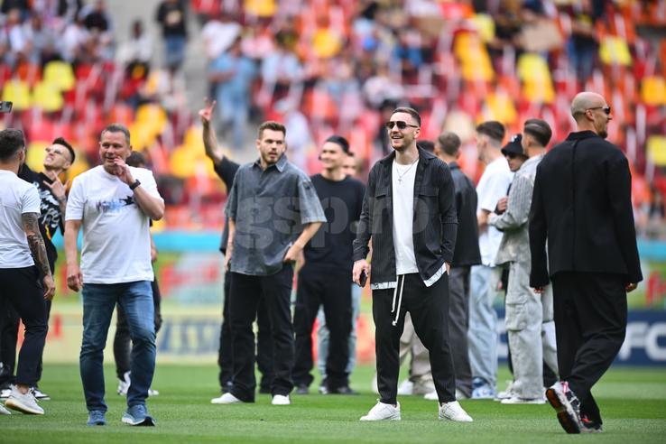 Jucătorii FCSB, îmbrăcați care mai de care mai non-conformist, foto: Raed Krishan / GSP