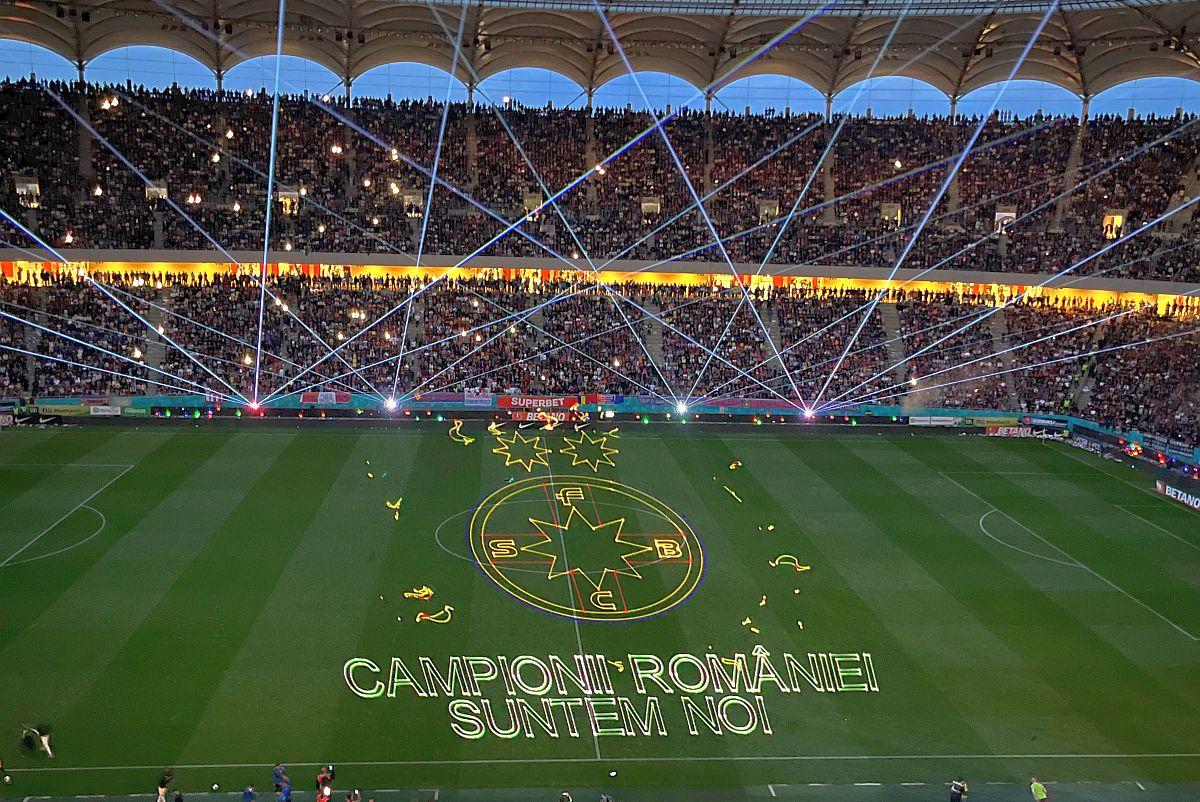Joc spectaculos de lumini la pauza FCSB - CFR Cluj
