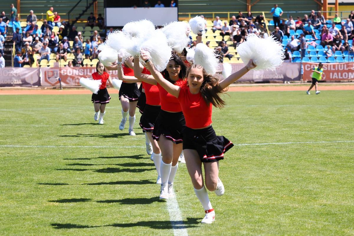 Unirea Slobozia - Șelimbăr. Majoretele au făcut spectacol la pauză