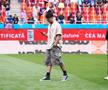 Jucătorii FCSB, îmbrăcați care mai de care mai non-conformist, foto: Raed Krishan / GSP